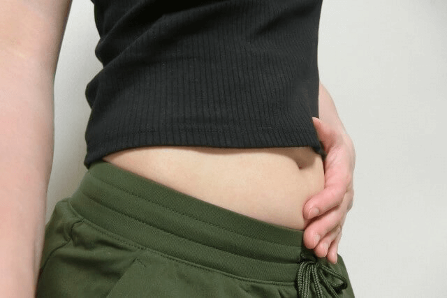 おなかが気になる女性
